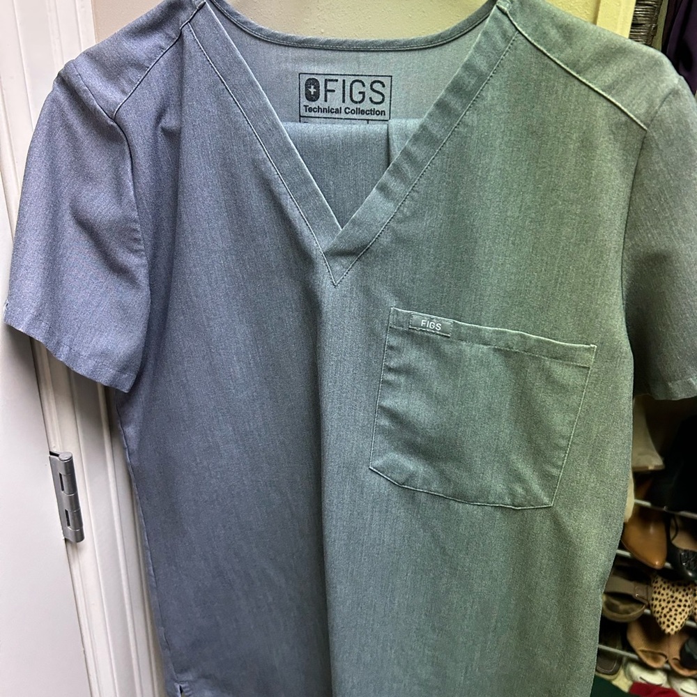 Figs Catarina™ One-Pocket Scrub Top - Women’s Small; Graphite